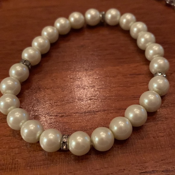 Pearl Set Necklace + Matching Bracelet - Picture 2 of 4